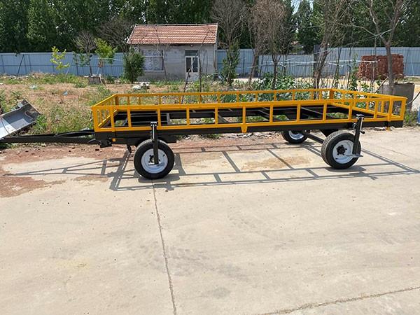 機(jī)場行李拖車